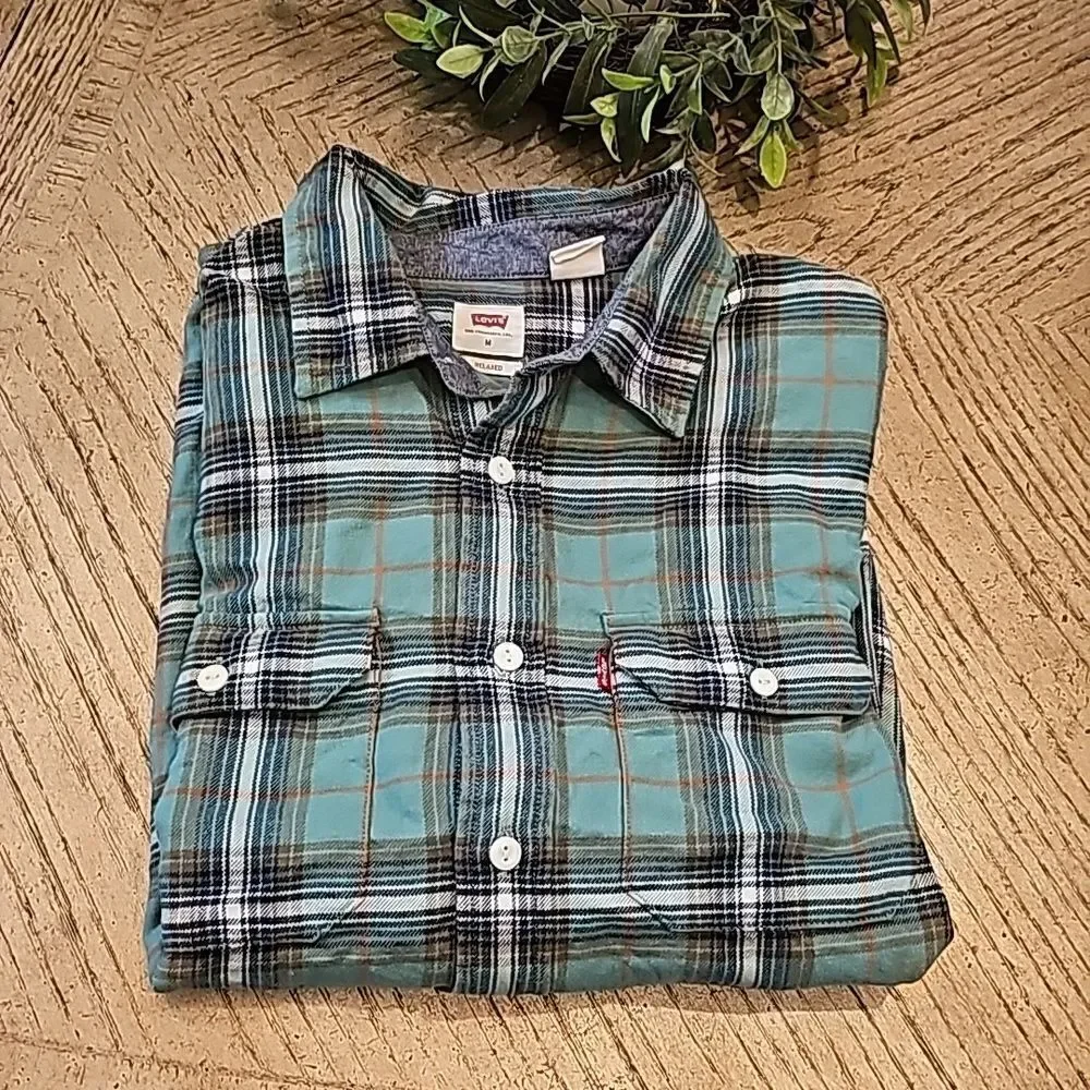 Levi's M relaxed plaid button down shirt